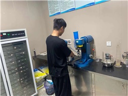 夏季聚羧酸减水剂易发霉变质，可以如何解决？